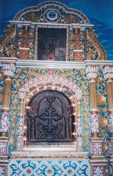 Резное изображение христианского креста высеченное апостолом Фомой и сейчас - фото 30