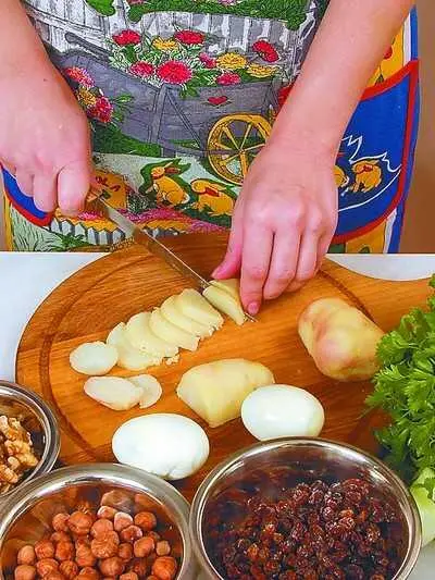 Среднего размера клубень картофеля отварить очистить от кожицы и нарезать - фото 47
