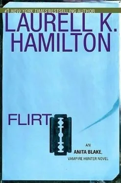 Laurell Hamilton Flirt обложка книги