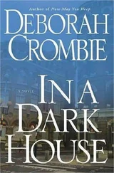 Deborah Crombie - In A Dark House
