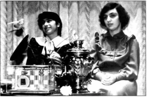 В четвертьфинальном матче претенденток 1983 она одолела легендарную Нону - фото 36