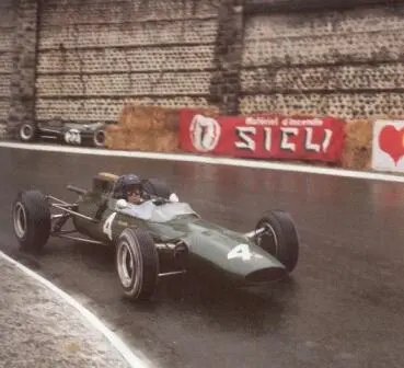 Во время своих выступлений за Lotus Кларк гонялся как в Гранпри так и в - фото 5