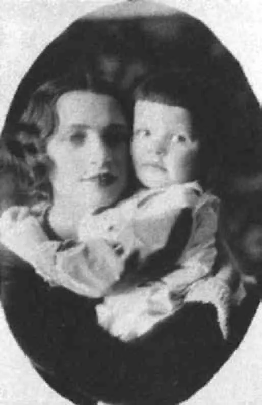 E H Тухачевская с дочкой Мариной 1928 г Фото из личного архива Ю В - фото 10