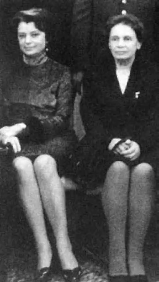С М Тухачевская и Е Н Тухачевская 1958 г Фото из личного архива Ю В - фото 43