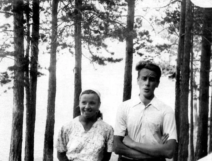 Щучинск лето 1954 г А Чудаков со своей первой любовью одноклассницей - фото 6