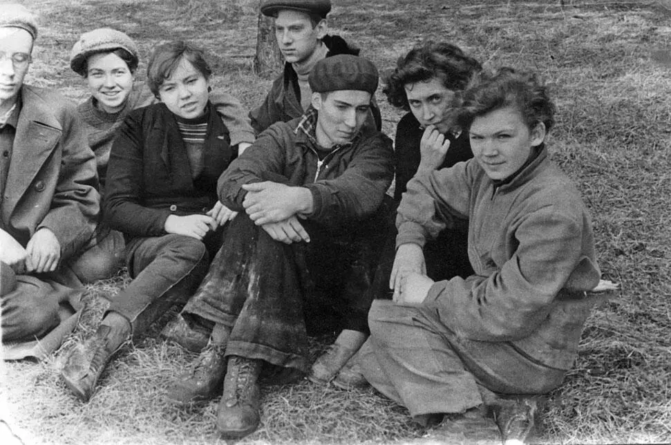 1957 г Весенний университетский туристский слет А Чудаков Н Горбаневская - фото 10