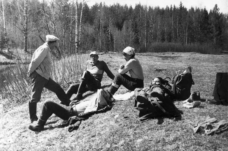 Река Протва На привале З С Паперный А Чудаков М Чудакова Осень 1971 г - фото 25