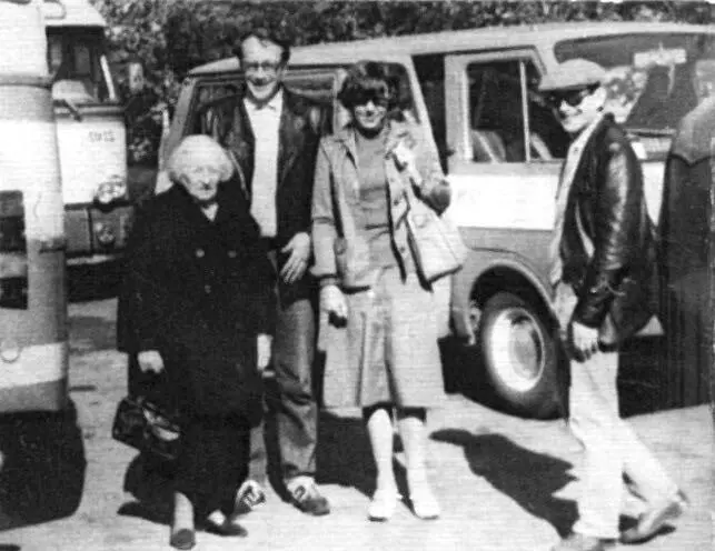 Май 1984 г Первые Тыняновские чтения в Резекне А Чудаков с Е Душечкиной и - фото 41