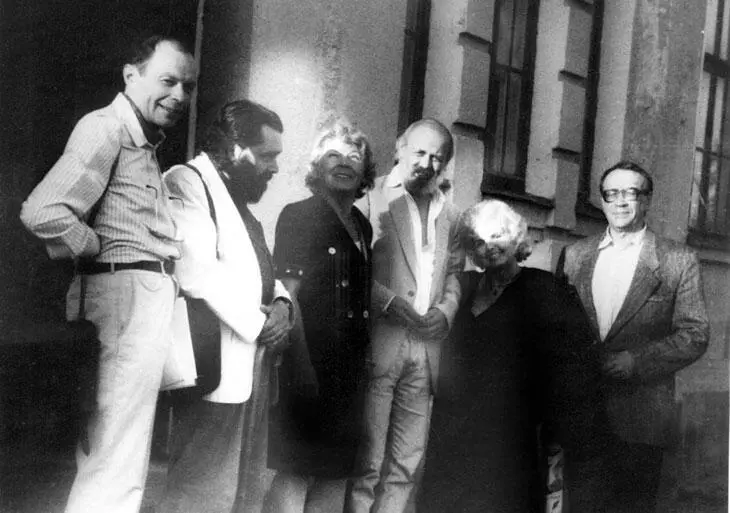 Июль 1994 г Резекне Седьмые Тыняновские чтения Крайний слева Михаил - фото 47
