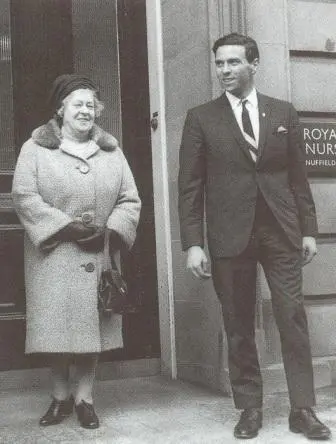 Осень 1965 года После операции изза язвы желудка у отца Джим с матерью - фото 10