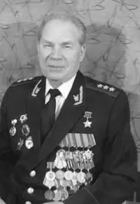 Борис Васильевич Кравцов родился 28 декабря 1922 года в Московском Кремле где - фото 50