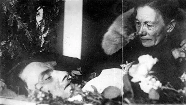 Четыре ромба носили члены Коллегии ОГПУ 14 апреля 1930 день гибели - фото 2
