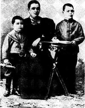 Александра Михайловна Вавилова с сыновьями Сергеем слева и Николаем 1896 - фото 3