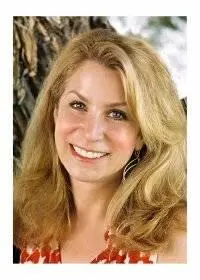 Like the heroine of her first novel The Pact Jennifer Sturman grew up in - фото 2