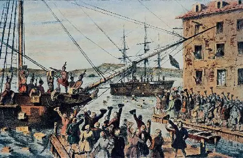 De Agostini Getty Images The East India Company made fortunes for many of its - фото 38