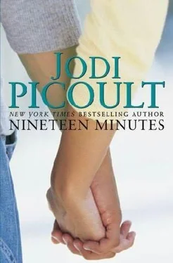 Jodie Picoult Nineteen Minutes обложка книги