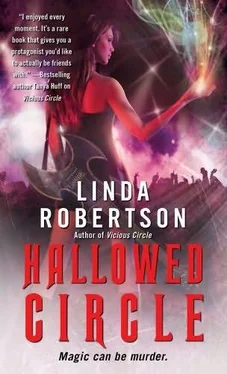 Linda Robertson Hallowed Circle обложка книги