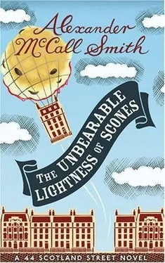 Alexander Smith Unbearable Lightness of Scones обложка книги