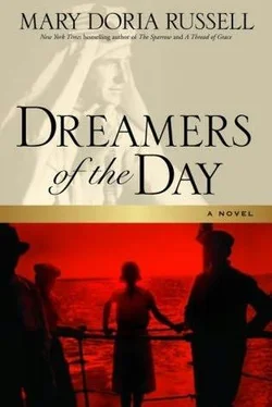 Mary Russel Dreamers of the Day обложка книги