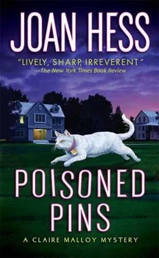 Joan Hess Poisoned Pins обложка книги