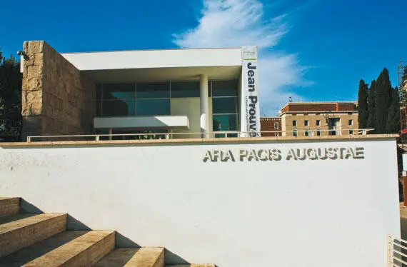 Алтарь в честь богини мира Ara Pacis Прогуливаясь по del Corso вам встретятся - фото 90