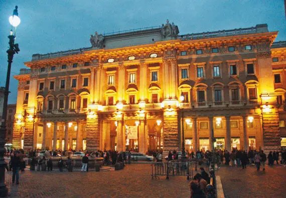 Торговая Galleria Colonna В La Rinascente можно приобрести одежду аксессуары - фото 94