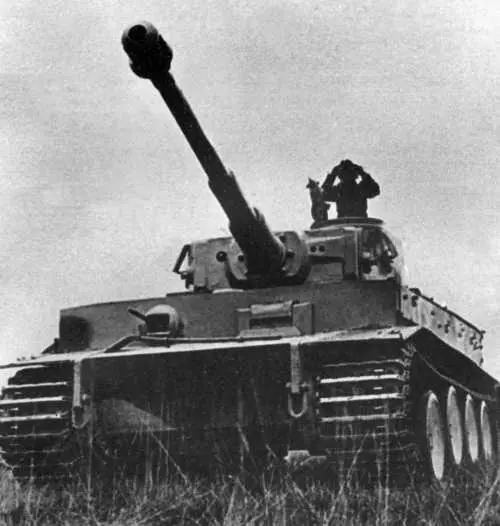 Главная ударная сила элитных танковых дивизий СС танк PzKw IV Тигр - фото 25