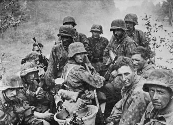 Панцегренадеры дивизии СС Мертвая голова под Курском 1943 год - фото 39