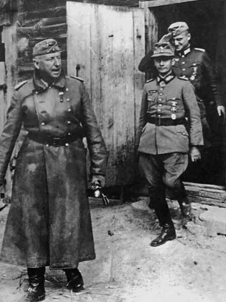 Генералфельдмаршал Эрих фон Манштейн с офицерами своего штаба Курская битва - фото 42