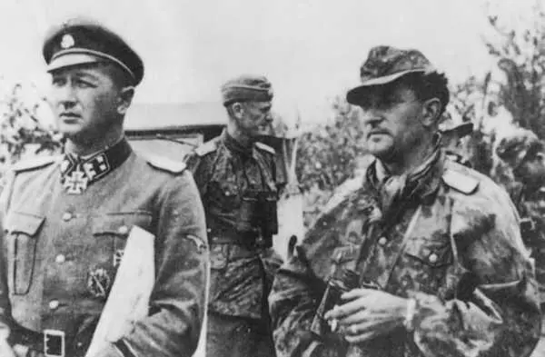 Дивизия СС Мертвая голова под Курском 1943 год Слева командир 5го - фото 44