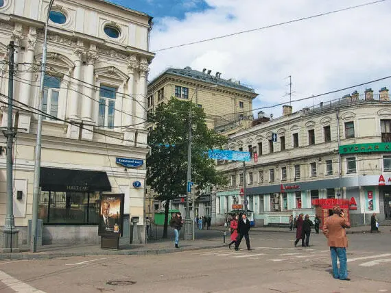 Улица Кузнецкий Мост Сюжет фильма Сюжет этого фильма весьма незамысловат - фото 72