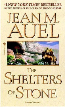 Jean Auel THE SHELTERS OF STONE обложка книги