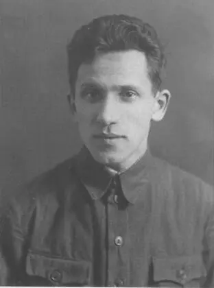 Марк Розин 1930е годы Мама Марка Шейна Мееровна Розина справа Рядом - фото 20