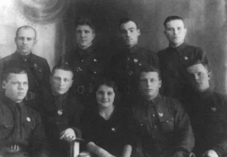 НФ Карацупа в группе пограничниковорденоносцев НФ Карацупа на охране - фото 5
