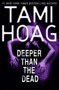 Tami Hoag Deeper Than the Dead обложка книги