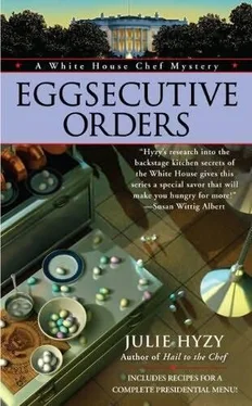 Julie Hyzy Eggsecutive Orders обложка книги