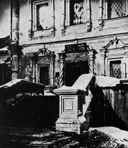 В 1934 г церковь Петра и Павла начали преображать снаружи а внутри - фото 3