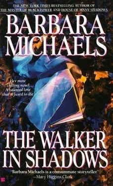 Barbara Michaels The Walker in Shadows обложка книги