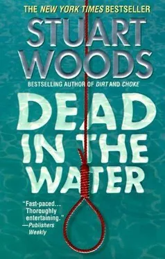 Stuart Woods Dead In The Water обложка книги