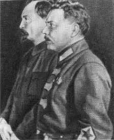 Ф Э Дзержинский и К Е Ворошилов у гроба Б И Ленина Ф Э Дзержинский - фото 56