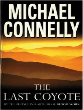 Michael Connelly The Last Coyote обложка книги