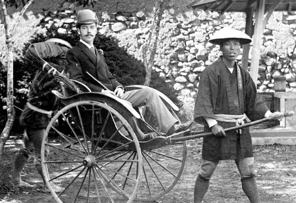 Цесаревич Николай на рикше в Нагасаки 1891 г Рубашка Николая II залитая - фото 61