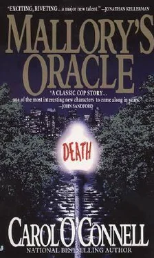 Carol O'Connell Mallory's Oracle обложка книги