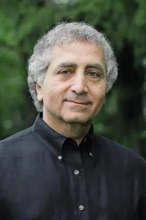 GARY BRAVERteaches creative writing and popular culture at Northeastern - фото 3