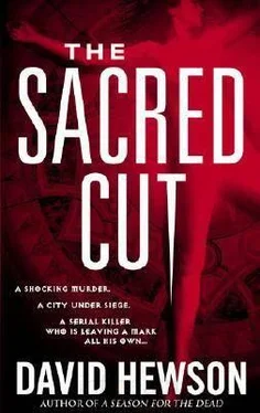 David Hewson The Sacred Cut обложка книги