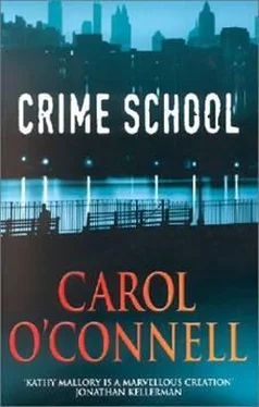 Carol O’Connell Crime School обложка книги