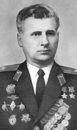 Дважды Герой Советского Союза полковник А Н Прохоров послевоенное фото - фото 144
