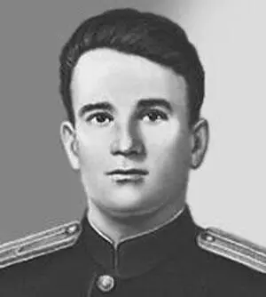 Зам командира 76го Гв ШАП Дважды Герой Советского Союза гвардии майор М Т - фото 147