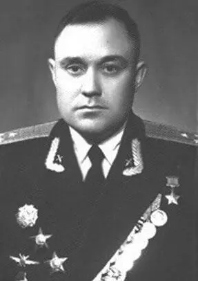 Герой Советского Союза полковник В Ф Анисов послевоенное фото Герой - фото 156