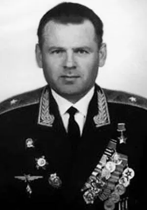 Герой Советского Союза генералмайор А И Артеменко послевоенное фото Герой - фото 157